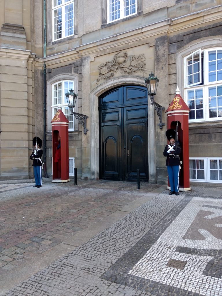 Kopenhagen Wachablösung vor Schloss Amalienborg