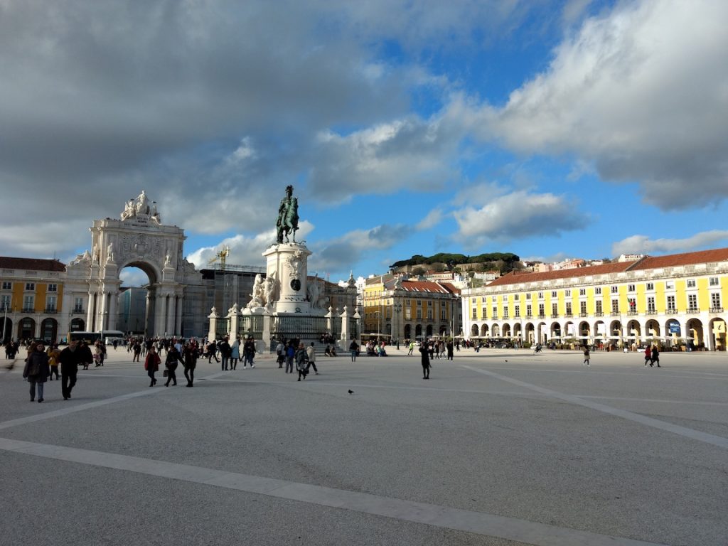 Lissabon Praca do Comercio Wolken
