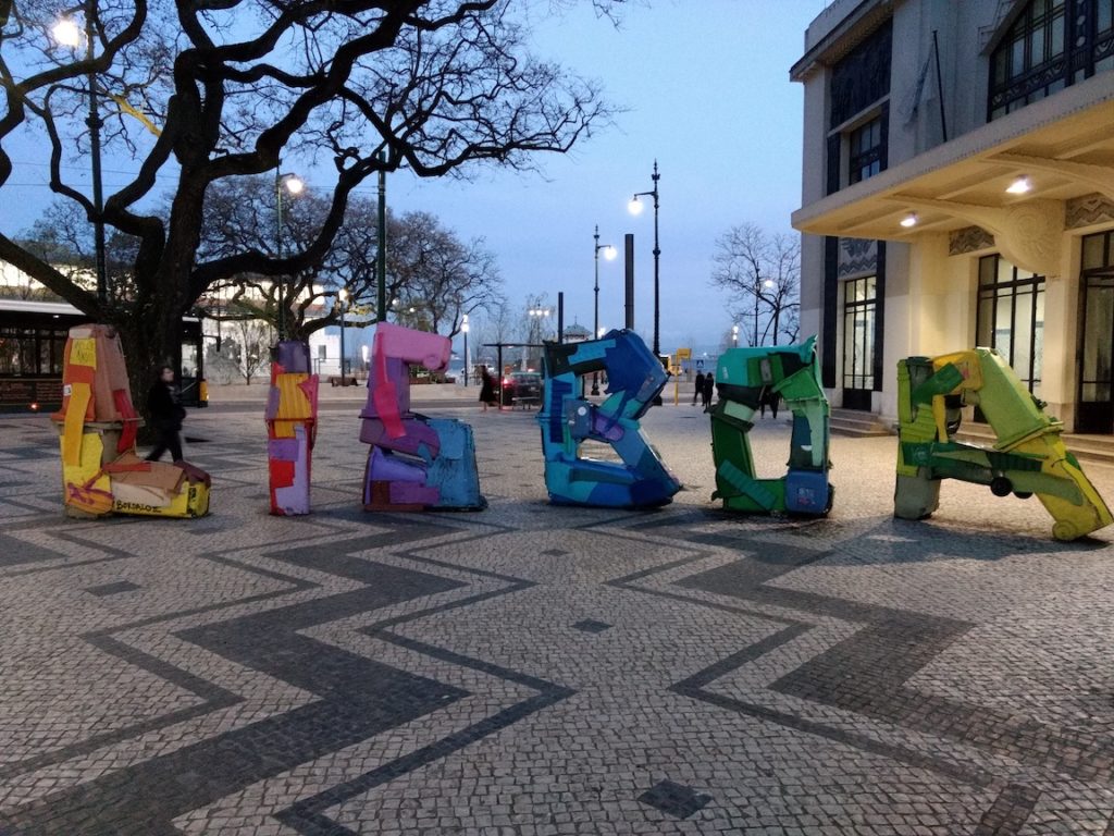 Lissabon Schriftzug