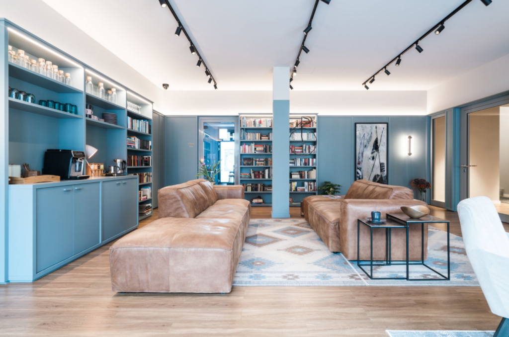 velotel lobby